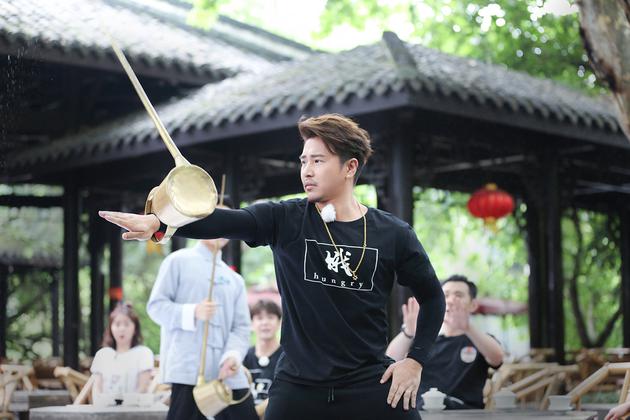 欧弟体验中国传统民俗文化——长嘴铜壶茶艺