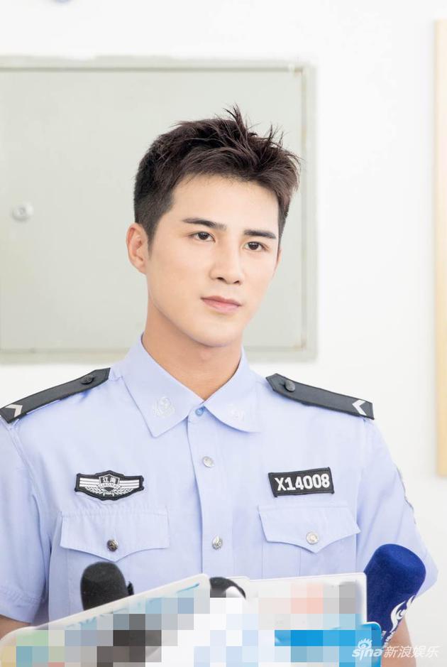 导演曝姜潮为拍戏泥潭中打滚3天袁冰妍泪剪长发