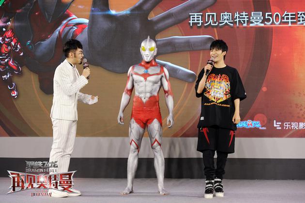 大张伟初见奥特曼