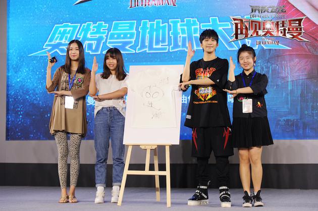 大张伟与粉丝合影