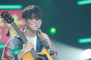 薛之谦带领观众喊毛不易巨星