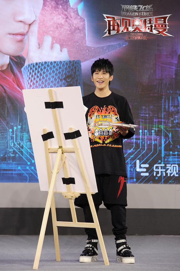 大张伟现场作画