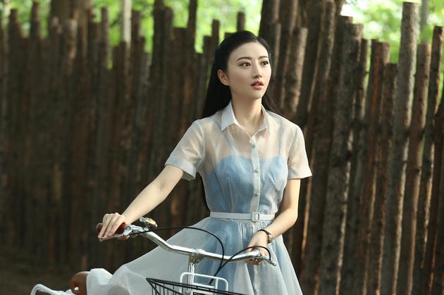 景甜青禾男高剧照2