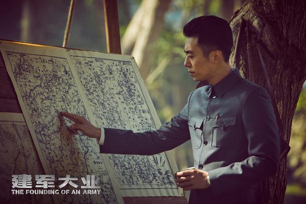 电影《建军大业》朱亚文塑造血性周恩来