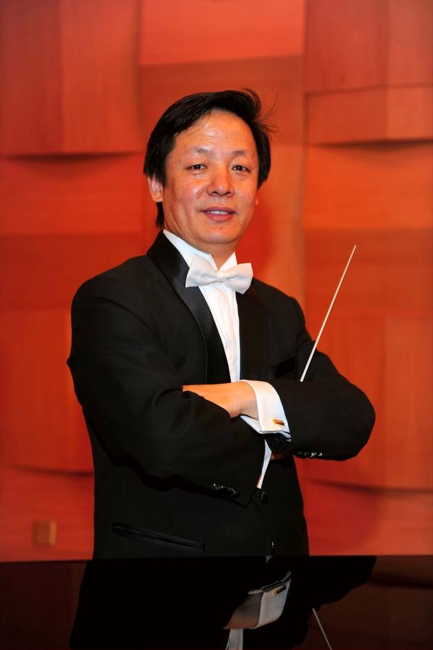 著名指挥家周春虎