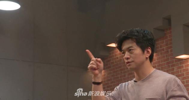 李健唠唠叨叨俨然一副大婶模样！