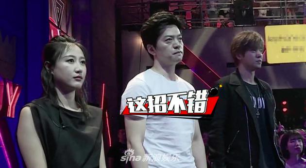 李健竭尽自己在《快男》所学到的撩妹本领，叮嘱选手