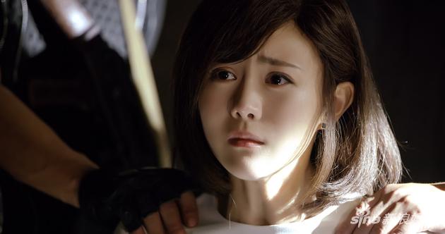 牟星(饰赵欣)遭绑架牟星《反恐特战队之猎影》海报牟星出演生化专家大