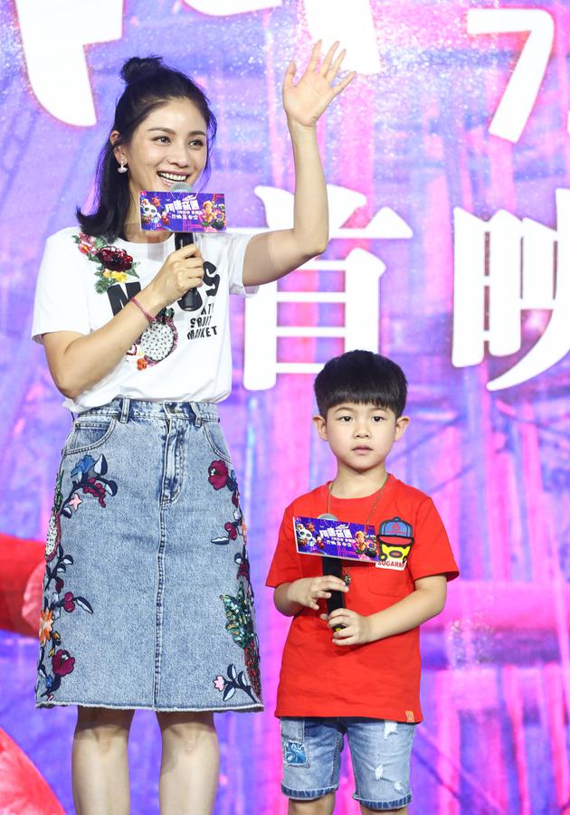 安吉和胡可合唱小鱼儿吃醋了