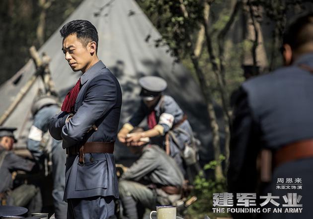 朱亚文饰演周恩来