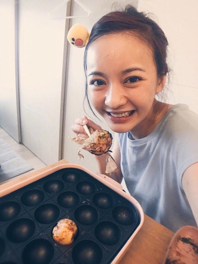 陈意涵晒自拍一脸笑意