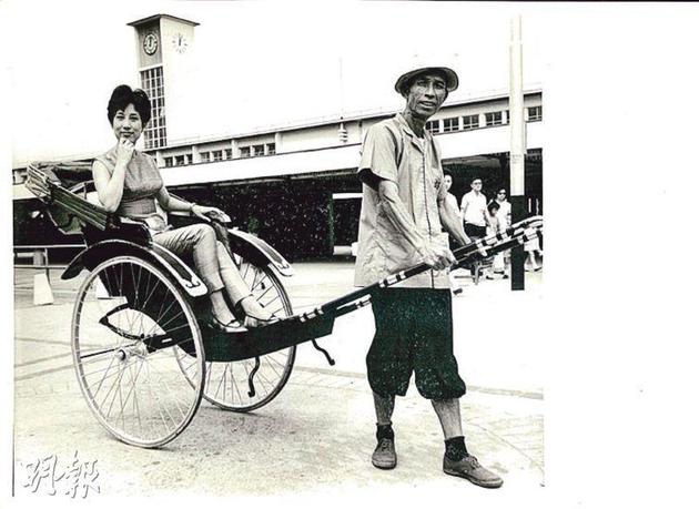 潘迪华摄于天星码头的旧照。