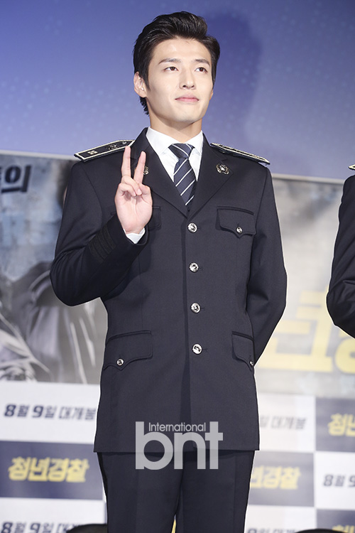 姜河那因入伍日程确定从坏家伙们2下车