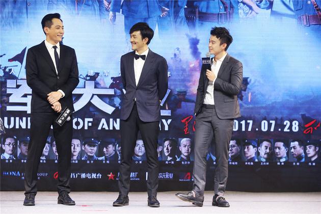 刘烨、小爱、董子健台上分享拍摄趣事