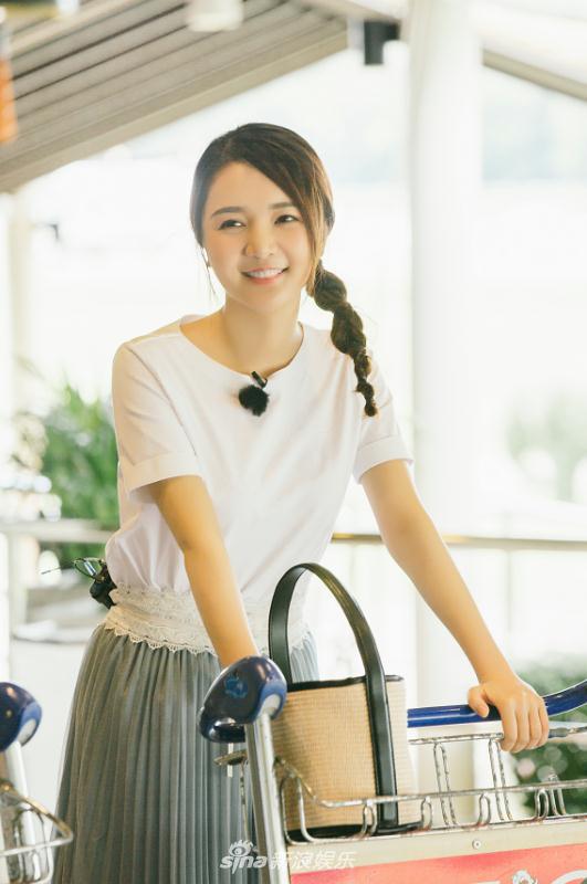 靳梦佳成《中餐厅》最强帮手 "助攻"赵店各种忙