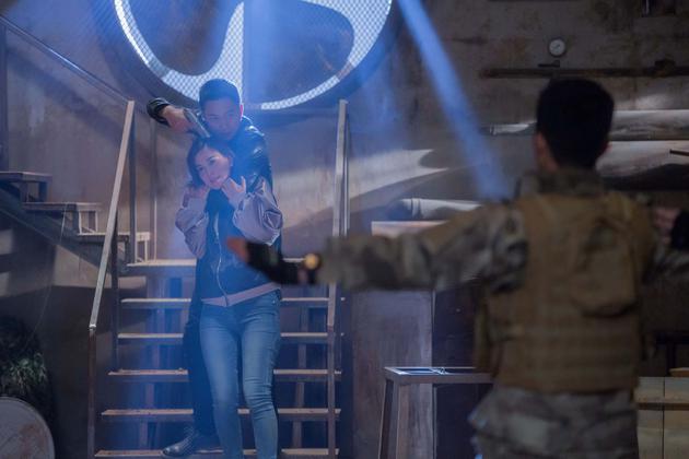 ”老鹰“刘奕君”劫持“人质与吴京上演《战狼故事》