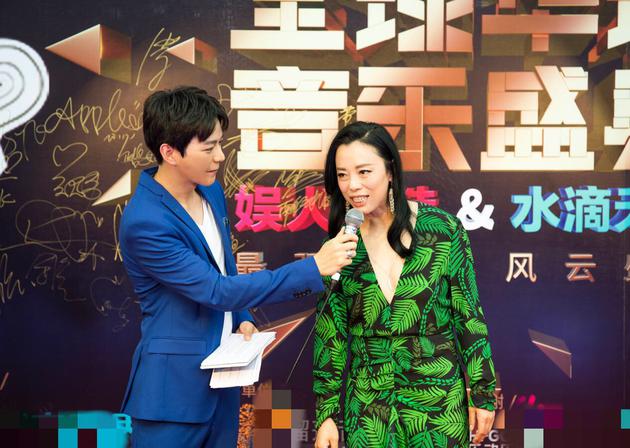 黄柏煊红毯主持