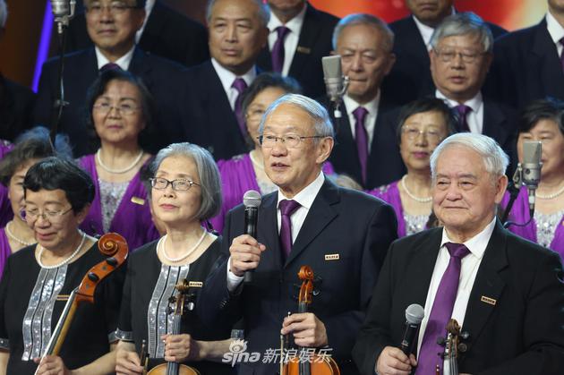 上海交大讲习教授，清华上海校友艺术团团长刘西拉发言