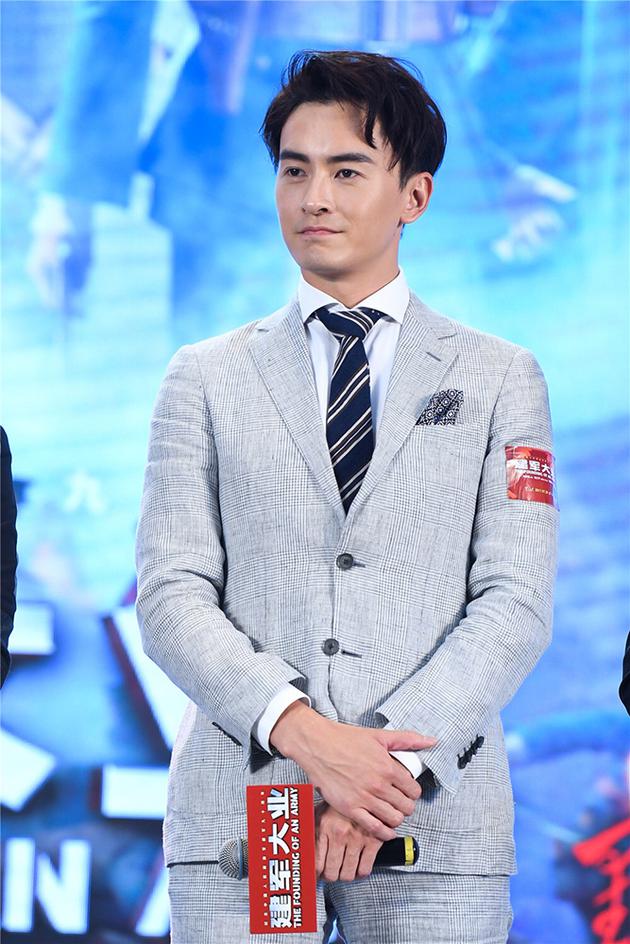 郑元畅饰蒋介石高级秘书俞济时