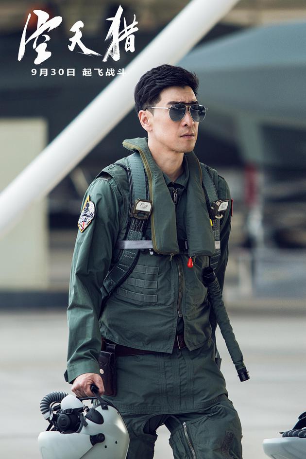 王千源帅气前行