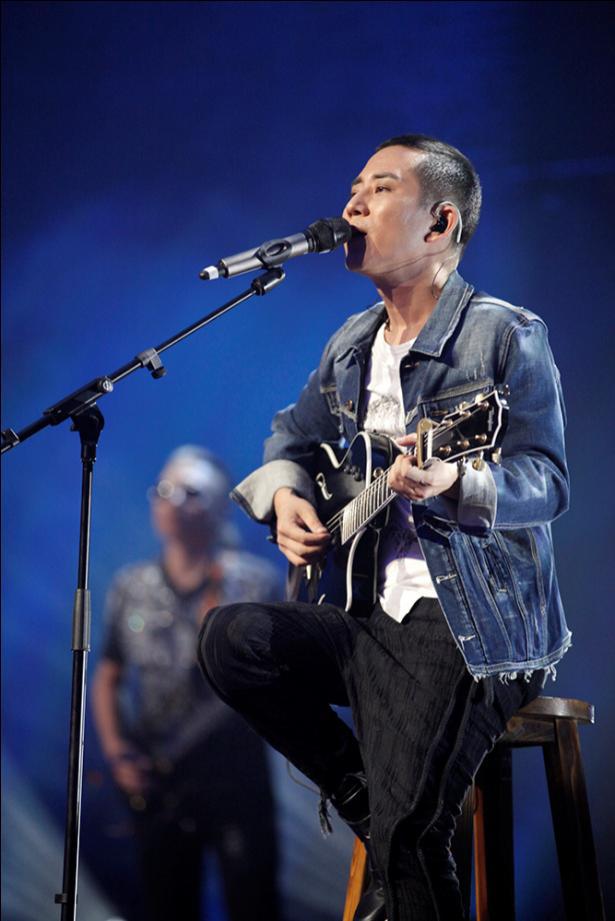 28日(本周五)晚22:18播出中国首档深度音乐评论电视节目《签约歌手》