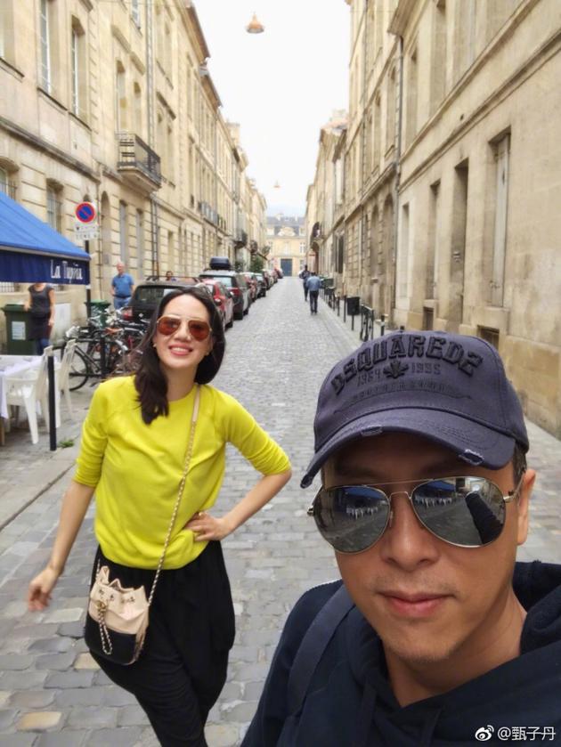 甄子丹生日与老婆自拍