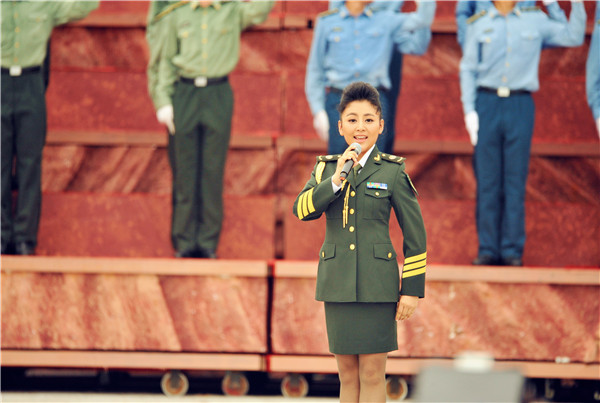 阿鲁阿卓随央视赴南昌慰问领唱四有军人歌