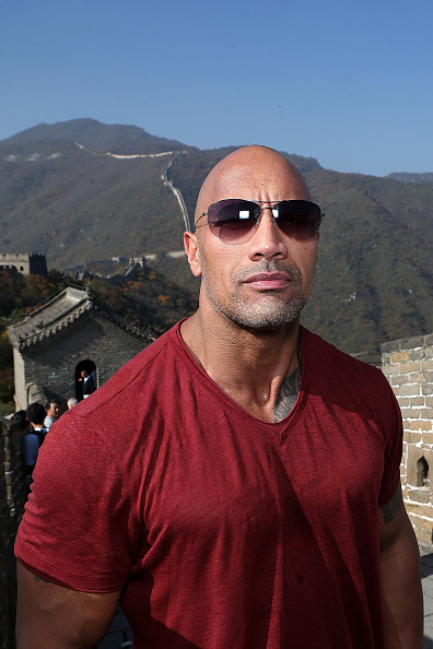 昆凌也进军好莱坞搭档巨石强森出演摩天大楼