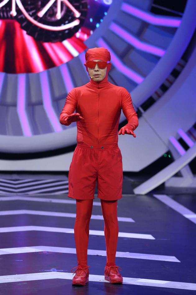 撒贝宁欲将影子变成红色