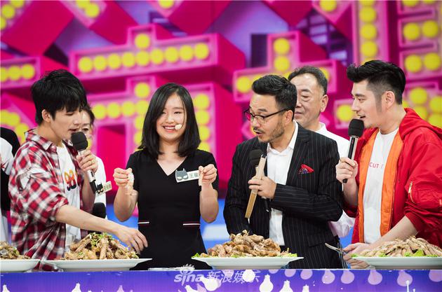 剥虾女孩传授剥虾技巧