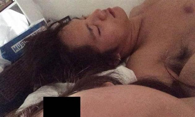 日本男偶像冈本圭人床照遭曝光 与女大学生发生一夜情