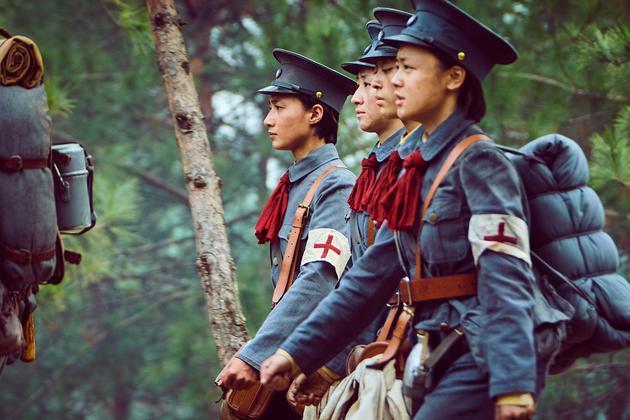 冯文娟与伙伴同行