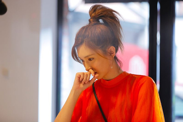 《恋爱先生》杀青 江疏影靳东现场上演捏脸杀