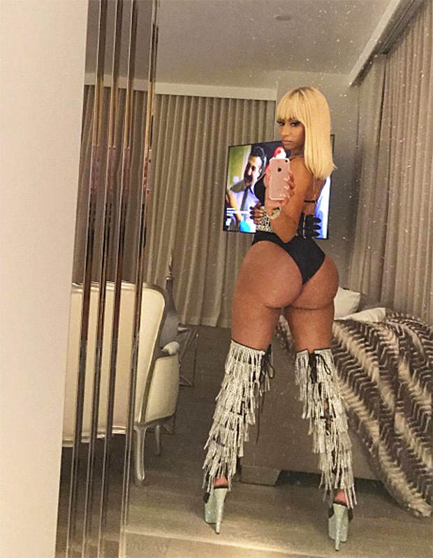 妮琪·米娜自拍