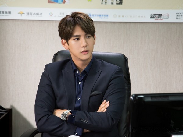 黄仁德的机车霸道形像鲜明