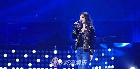肖敏晔在舞台上