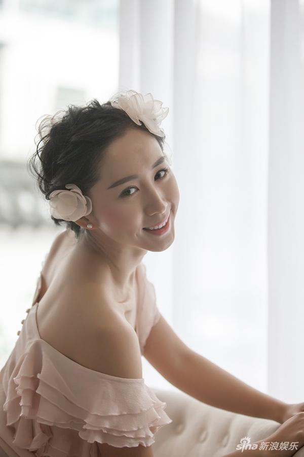 演员夏露分享美食趣事爆料用餐时的尴尬经历