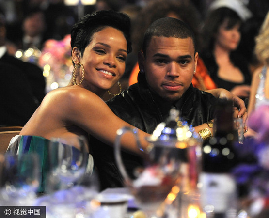 克里斯 布朗坦言后悔打伤蕾哈娜 我很讨厌那一天 手机新浪网