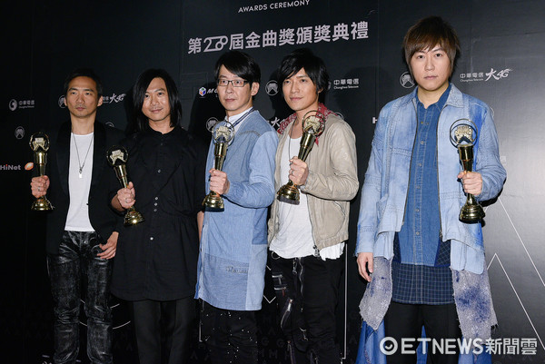 五月天的《自传》抱回金曲奖最佳国语专辑