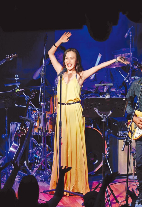 彭佳慧返出道前驻唱pub表演4万块恩情还到了