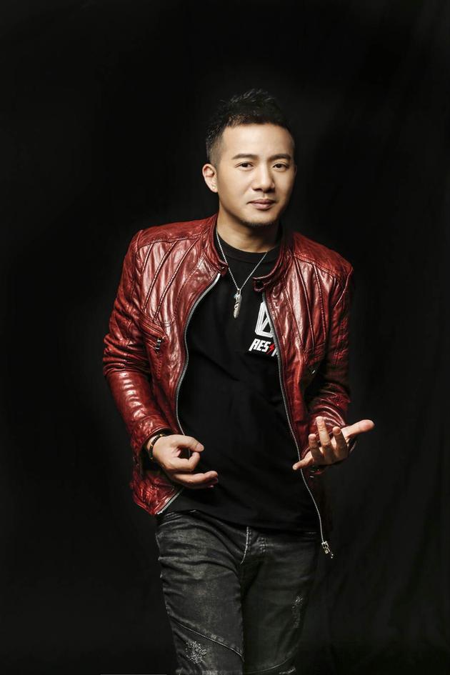 张智勇唱响英雄豪情命语一手包办词曲