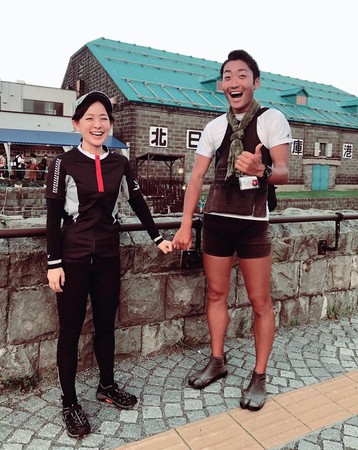 林彦君日本牵手单车男 小指勾小指甜笑