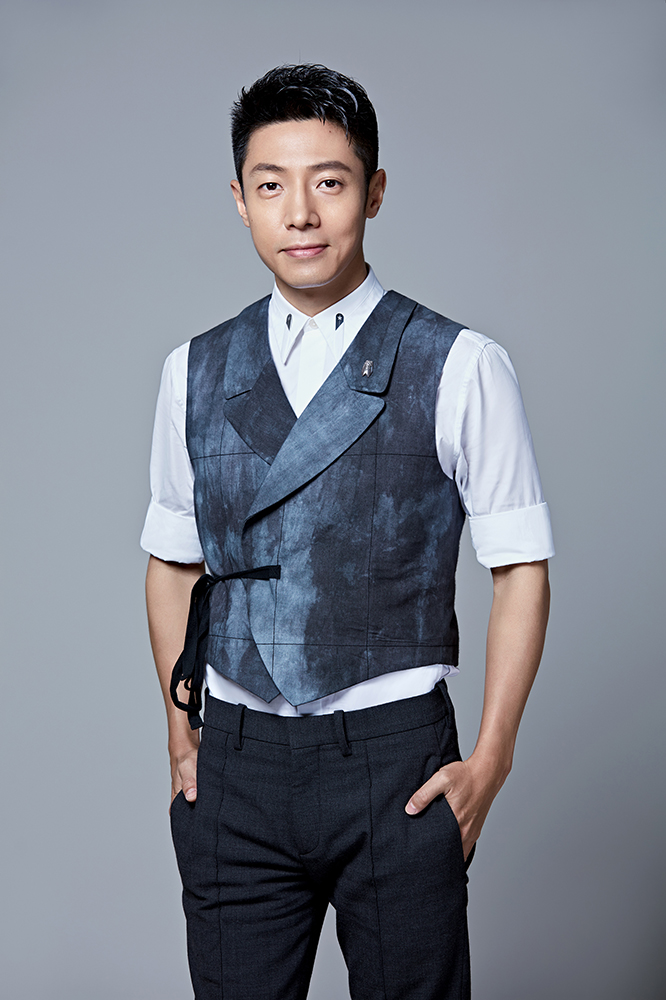 撒贝宁变福尔摩撒机智过人帮孩子找妈妈