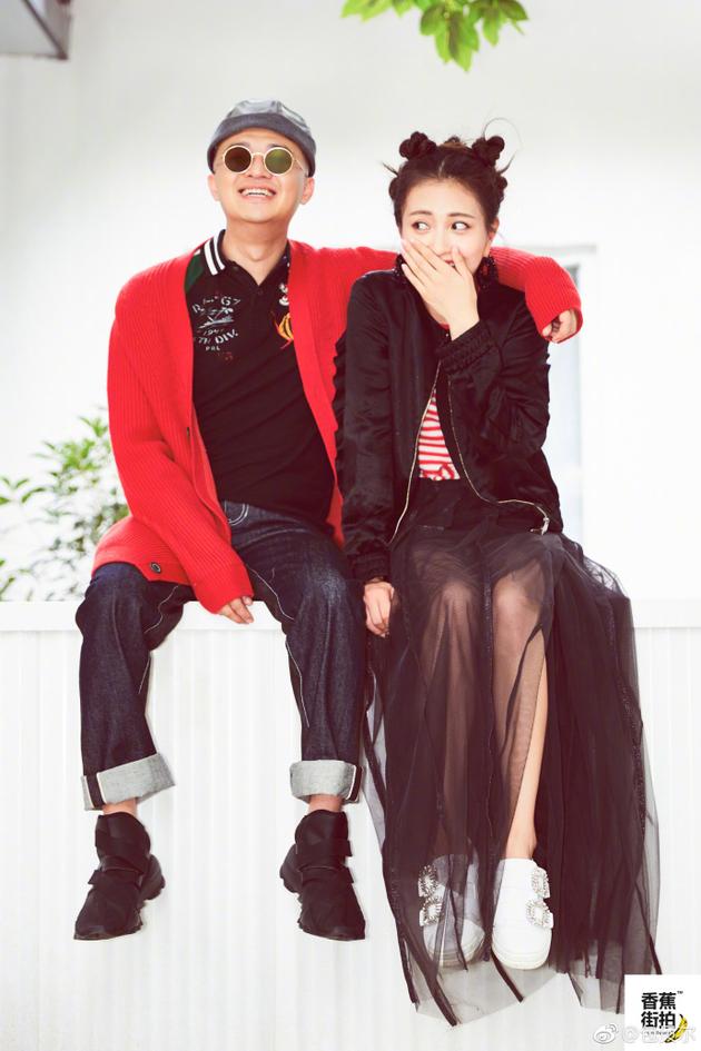 包文婧与包贝尔合影