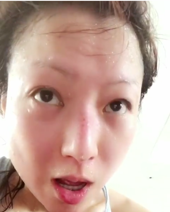 郑秀文健身满脸汗水