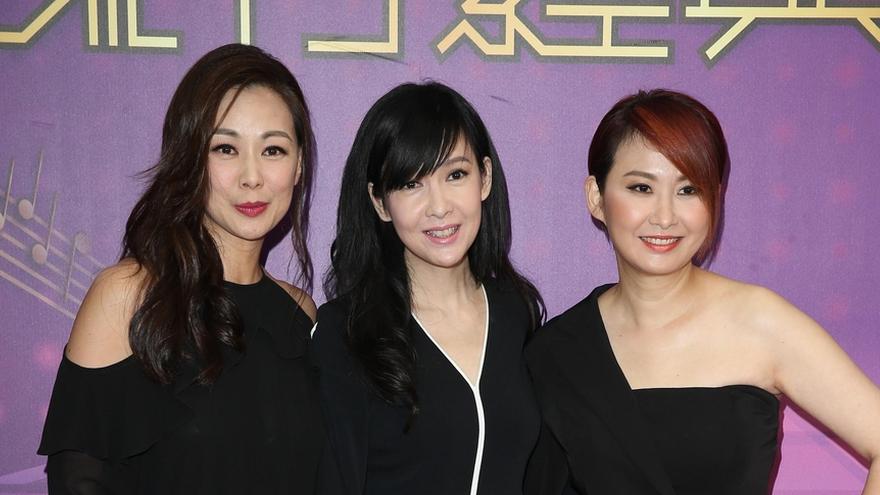 “宝丽金七小花”三花重聚 不老女神周慧敏风采依旧