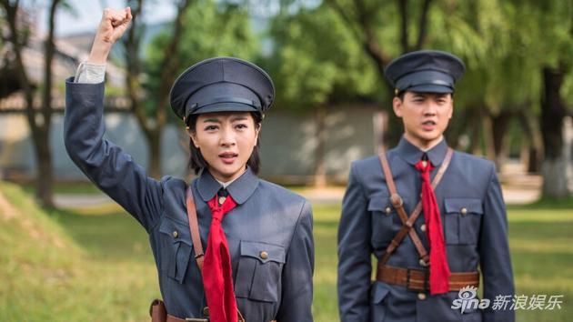 秦鸣悦饰张霖娜