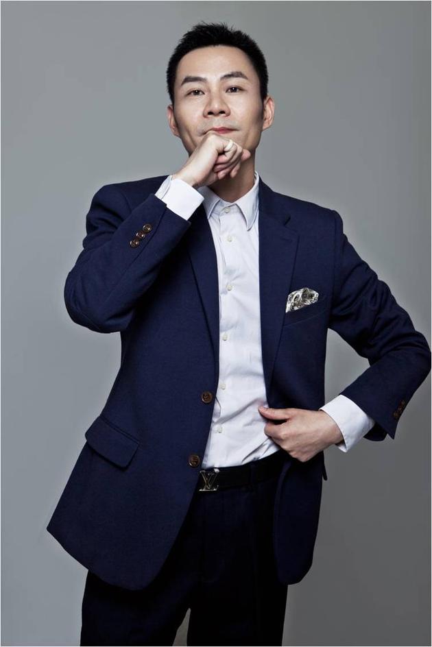 陈一凡活动演唱《秦淮夜》 娓娓道来展释然与超脱