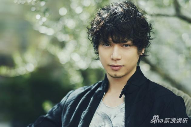 水岛宏每天九点睡四点起 为女儿还计划搬到瑞士住