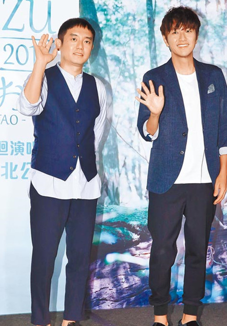 岩泽厚治（左）和北川悠仁出道20年